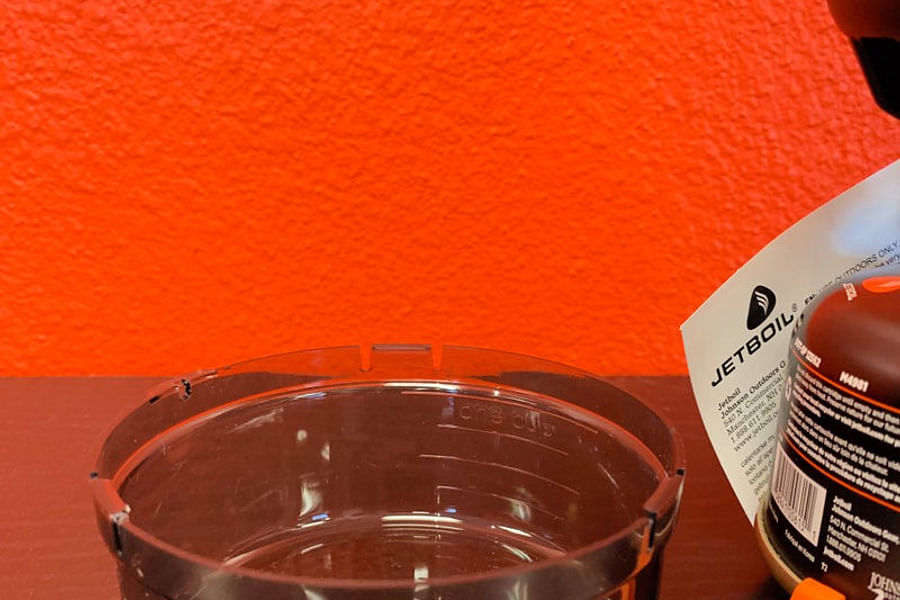 Jetboil stove-pot locking mechanism